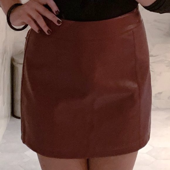 Faux Red Leather Skirt Forever21 - Picture 2 of 2